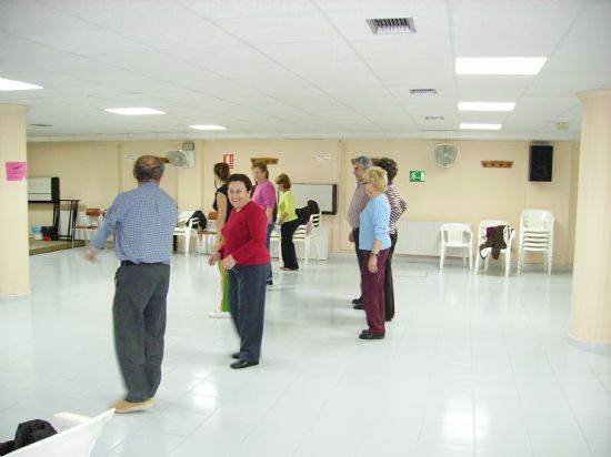 SE INICIA LA NUEVA TEMPORADA DE LAS CLASES DE BAILES DE SALÓN PARA PERSONAS MAYORES Y PENSIONISTAS, Foto 2