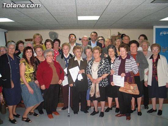 SE CLAUSURA EL CURSO SOBRE “ENTRENAMIENTO DE LA MEMORIA” CON MÁS DE MEDIO CENTENAR DE PERSONAS MAYORES PARTICIPANTES DE TOTANA, Foto 1