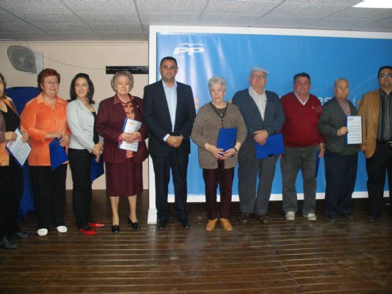 EL CANDIDATO DEL PP SUSCRIBE UN DECÁLOGO DE COMPROMISOS CON LA ASOCIACIONES SOCIALES QUE TRABAJAN CON LAS PERSONAS MAYORES DE TOTANA, Foto 2