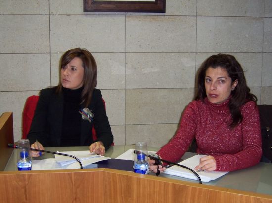 LAS CONCEJALAS DE FOMENTO Y EMPLEO Y DE LA DE MUJER SE REUNÉN CON REPRESENTANTES DE LA ASOCIACIÓN DE MUJERES EMPRESARIAS Y PROFESIONALES DE TOTANA PARA BORDAR CUESTIONES QUE AFECTAN A ESTE SECTOR (2008), Foto 1