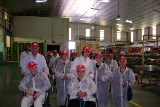 LOS USUARIOS DEL SERVICIO DE ESTANCIAS DIURNAS PARA ENFERMOS DE ALZHEIMER (SEDA) VISITAN LA COOPERATIVA COATO DENTRO DE SU PROGRAMA CULTURAL (2008), Foto 1