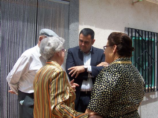 EL ALCALDE REALIZA VISITAS A LAS PERSONAS MAYORES IMPEDIDAS DE LA LOCALIDAD, ORGANIZADAS POR LA ASOCIACIÓN “SALUS INFIRMORUM”, PARA CONOCER DE PRIMERA MANO LAS NECESIDADES DE ESTE COLECTIVO, Foto 5