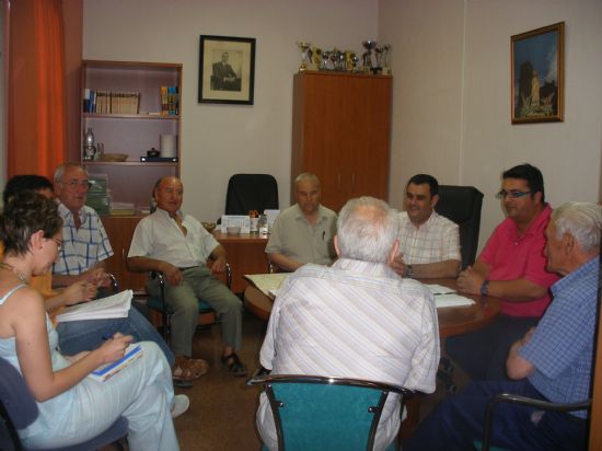 EL CONSEJO DE DIRECCIÓN DEL CENTRO MUNICIPAL DE PERSONAS MAYORES SE REÚNE PARA CONVOCAR LAS ELECCIONES EN EL CENTRO QUE SE CELEBRARÁN EN EL MES DE OCTUBRE, Foto 1