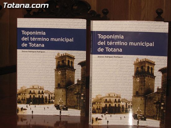 SE PRESENTA EL LIBRO DE LA PROFESORA DOLORES RODRÍGUEZ QUE LLEVA POR TÍTULO “TOPONIMIA DEL TÉRMINO MUNICIPAL DE TOTANA”, Foto 1