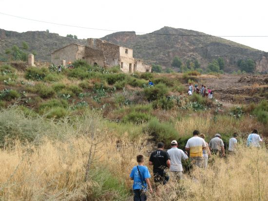 LOS VECINOS DEL RINCÓN DE YÉCHAR RECORREN DIVERSOS PARAJES DEL MUNICIPIO EN SU “II JORNADA DE SENDERISMO”, Foto 1