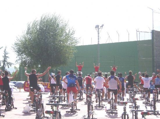 UNOS SESENTA DEPORTISTAS PARTICIPAN EN LAS I NUEVE HORAS DE SPINNING CIUDAD DE TOTANA , Foto 2
