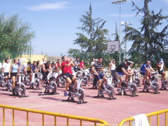 UNOS SESENTA DEPORTISTAS PARTICIPAN EN LAS I NUEVE HORAS DE SPINNING CIUDAD DE TOTANA , Foto 3
