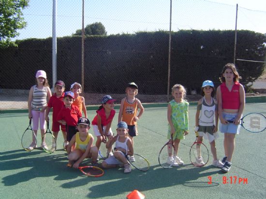 MÁS DE 80 PERSONAS SE APUNTAN A LAS CLASES DE LA ESCUELA DE TENIS “SIERRA ESPUÑA” PARA NIÑOS Y ADULTOS QUE TENDRÁN LUGAR EN EL POLIDEPORTIVO Y LA CIUDAD DEPORTIVA DURANTE ESTE CURSO 2007- 2008, Foto 7