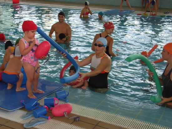 LA PRÓXIMA SEMANA SE INICIAN EN LA PISCINA CUBIERTA LAS RENOVACIONES DE LOS CURSOS DE NATACIÓN PARA EL PRIMER TRIMESTRE DE 2008 (2007), Foto 2