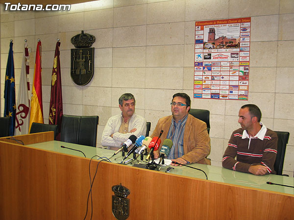 LA “II CONCENTRACIÓN DE VEHÍCULOS CLÁSICOS”, QUE SE CELEBRARÁ EL 6 DE DICIEMBRE EN LA PLAZA DE LA CONSTITUCIÓN, PREVÉ LA ASISTENCIA DE UN CENTENAR DE PARTICIPANTES (2007), Foto 2