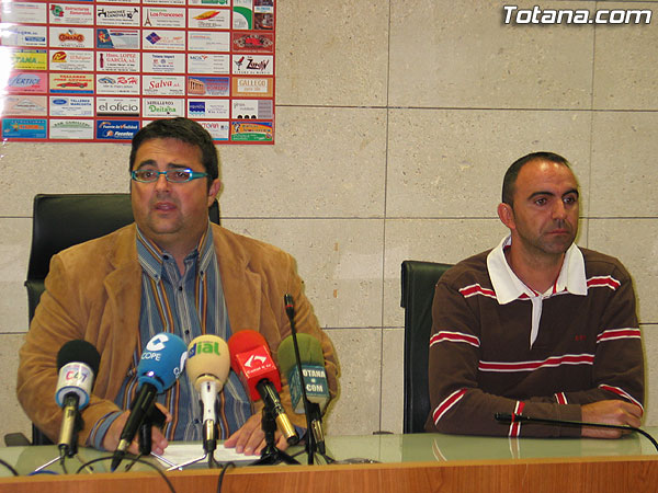 LA “II CONCENTRACIÓN DE VEHÍCULOS CLÁSICOS”, QUE SE CELEBRARÁ EL 6 DE DICIEMBRE EN LA PLAZA DE LA CONSTITUCIÓN, PREVÉ LA ASISTENCIA DE UN CENTENAR DE PARTICIPANTES (2007), Foto 4