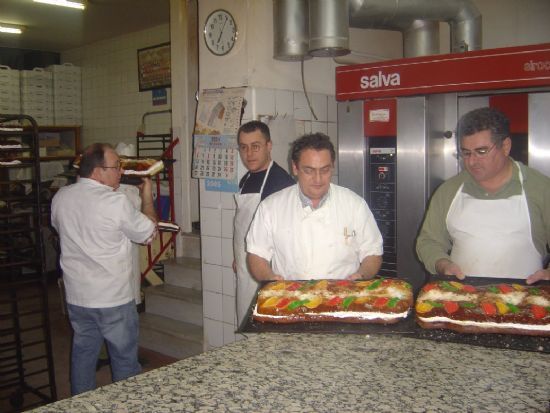 ASOCIACIÓN DE PASTELEROS ARTESANOS INTENTARÁ REGISTRAR EN EL LIBRO GUINESS EL MAYOR ROSCÓN DE REYES ARTESANO , Foto 1