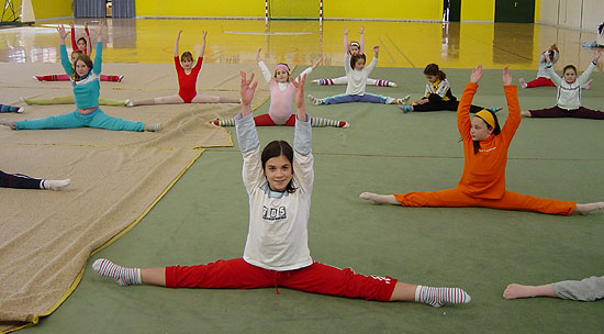 LAS ESCUELAS DEPORTIVAS MUNICIPALES DE GIMNASIA RÍTMICA DE LORCA, PULPÍ, ALHAMA Y TOTANA CELEBRAN UNA JORNADA DE CONVIVENCIA EN EL PABELLÓN MUNICIPAL DE DEPORTES “MANOLO IBAÑEZ” DE TOTANA, CON UNA PARTICIPACIÓN DE 35 ALUMNAS, Foto 2