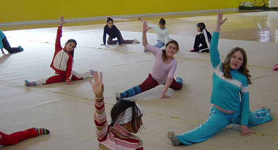 LAS ESCUELAS DEPORTIVAS MUNICIPALES DE GIMNASIA RÍTMICA DE LORCA, PULPÍ, ALHAMA Y TOTANA CELEBRAN UNA JORNADA DE CONVIVENCIA EN EL PABELLÓN MUNICIPAL DE DEPORTES “MANOLO IBAÑEZ” DE TOTANA, CON UNA PARTICIPACIÓN DE 35 ALUMNAS, Foto 4