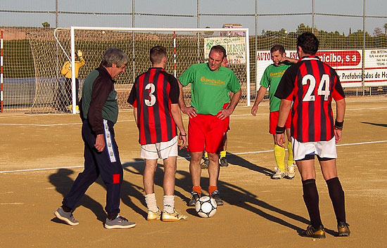 LOS EQUIPOS “LA CURVA Y FRICAN”, “ECAMISETAS” Y “VIDALIA” SE PERFILAN COMO LOS PRINCIPALES ASPIRANTES AL TROFEO JUEGO LIMPIO DE FÚTBOL AFICIONADO TRAS LA ÚLTIMA JORNADA DEL AÑO, Foto 2