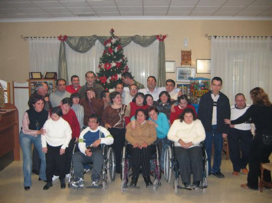 EL CENTRO OCUPACIONAL CELEBRA UNA COMIDA DE HERMANDAD DE NAVIDAD Y FIN DE AÑO CON LA ENTREGA DE DULCES, Foto 1