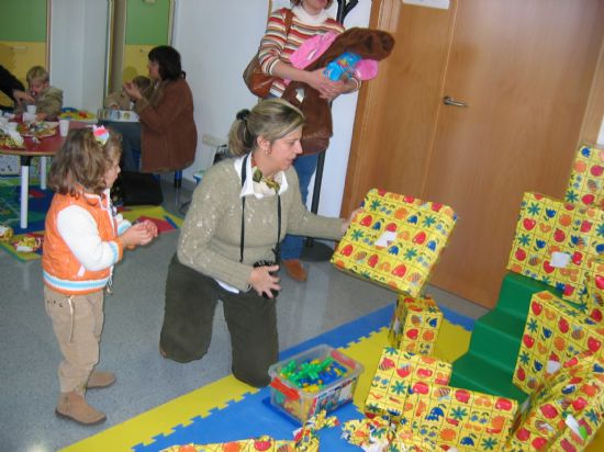 LOS ALUMNOS DEL CENTRO DE DESARROLLO INFANTIL Y ATENCIÓN TEMPRANA CELEBRAN LA NAVIDAD Y RECIBEN REGALOS, Foto 1