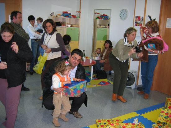 LOS ALUMNOS DEL CENTRO DE DESARROLLO INFANTIL Y ATENCIÓN TEMPRANA CELEBRAN LA NAVIDAD Y RECIBEN REGALOS, Foto 2