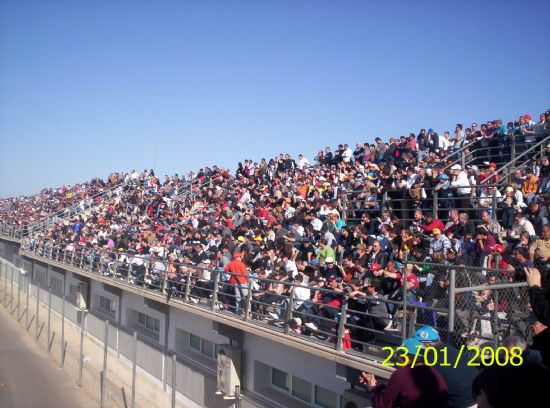 LOS ALUMNOS DEL AULA OCUPACIONAL REALIZAN UNA CONVIVENCIA CON ALUMNOS DE INICIACIÓN PROFESIONAL DE OTRAS LOCALIDADES DURANTE LA VISITA AL CIRCUITO DE VELOCIDAD “RICARDO TORMO” EN CHESTE-VALENCIA (2008), Foto 5