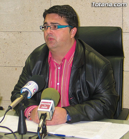 LOS TÉCNICOS MUNICIPALES DE URBANISMO REVISARÁN EL DOCUMENTO DEL PLAN GENERAL DE ORDENACIÓN URBANA ANTES DE SU APROBACIÓN DEFINITIVA (2008), Foto 2