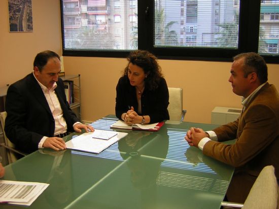 LA CONCEJALÍA DE DEPORTES PRESENTA A LA DIRECTORA GENERAL DE TRANSPORTES Y CARRETERAS EL ANTEPROYECTO DEL CARRIL BICI QUE COMUNICARÁ TOTANA CON EL RESTO DE MUNICIPIOS DE LA COMARCA DEL VALLE GUADALENTÍN (2008), Foto 2