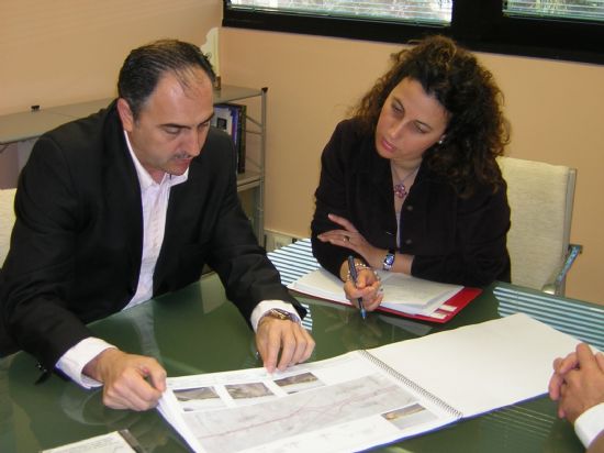 LA CONCEJALÍA DE DEPORTES PRESENTA A LA DIRECTORA GENERAL DE TRANSPORTES Y CARRETERAS EL ANTEPROYECTO DEL CARRIL BICI QUE COMUNICARÁ TOTANA CON EL RESTO DE MUNICIPIOS DE LA COMARCA DEL VALLE GUADALENTÍN (2008), Foto 3
