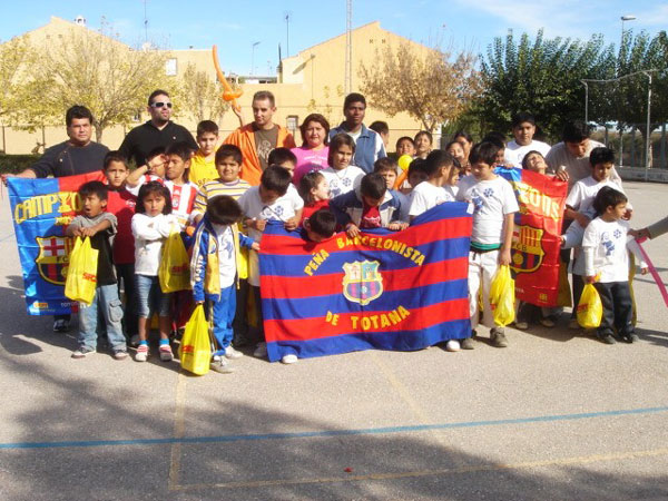 LA PEÑA BARCELONISTA DE TOTANA CELEBRA ACTIVIDADES DEPORTIVAS CON LOS INMIGRANTES DEL MUNICIPIO, Foto 1