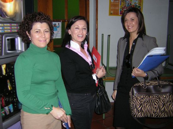 LA CONCEJAL DE MUJER E IGUALDAD DE OPORTUNIDADES Y LA DIRECTORA DEL INSTITUTO DE LA MUJER INICIAN EL PROGRAMA DE ACTIVIDADES CON MOTIVO DEL DÍA DE LA MUJER CON LA PONENCIA “EL PAPEL DE LA FAMILIA. EDUCAR EN VALORES. LA AUTOESTIMA” (2008), Foto 1