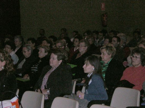 LA CONCEJAL DE MUJER E IGUALDAD DE OPORTUNIDADES Y LA DIRECTORA DEL INSTITUTO DE LA MUJER INICIAN EL PROGRAMA DE ACTIVIDADES CON MOTIVO DEL DÍA DE LA MUJER CON LA PONENCIA “EL PAPEL DE LA FAMILIA. EDUCAR EN VALORES. LA AUTOESTIMA” (2008), Foto 9