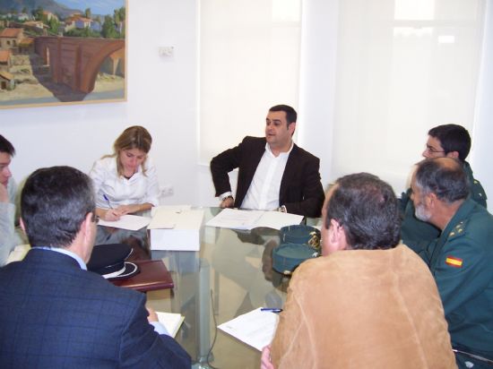 LA JUNTA LOCAL DE SEGURIDAD CIUDADANA ACUERDA PONER EN MARCHA UN PLAN DE ACTUACIÓN CONJUNTO ENTRE LA POLICÍA LOCAL Y LA GUARDIA CIVIL PARA REFORZAR LA VIGILANCIA Y HACER FRENTE A LOS ROBOS EN ZONAS RURALES Y LAMENTA LA AUSENCIA DEL DELAGADO DEL GOBIERNO, Foto 1