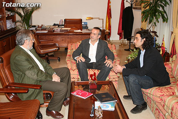 Otálora se reúne con el delegado del Gobierno para estudiar la puesta en marcha del proyecto del Cuartel Mayor, en Totana, Foto 1