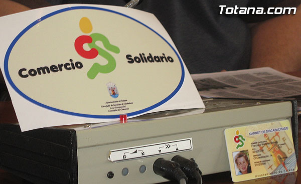 EL AYUNTAMIENTO Y LA ASOCIACIÓN DE COMERCIANTES PONEN EN MARCHA EL PROYECTO “COMERCIO SOLIDARIO” PARA SU PROMOCIÓN ENTRE ALGUNOS COLECTIVOS SOCIALES, Foto 1