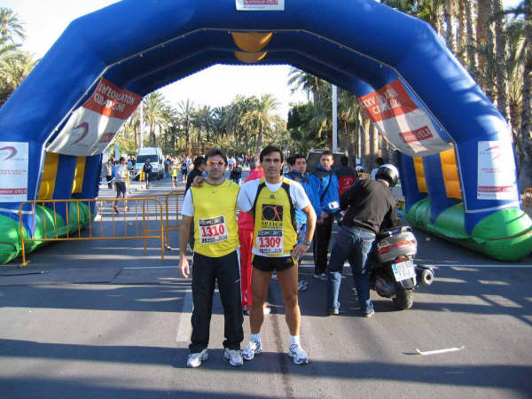 MIEMBROS DEL CLUB DE ATLETISMO ÓPTICA SANTA EULALIA PARTICIPARON EN LA 35ª EDICIÓN DE LA MEDIA MARATÓN “CIUDAD DE ELCHE”, Foto 1