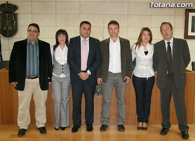 ACTO DE TOMA DE POSESIÓN COMO FUNCIONARIOS DE CARRERA DE DOS TRABAJADORES SOCIALES Y UN EDUCADOR SOCIAL, Foto 1