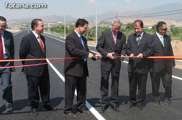 VALCÁRCEL INAUGURA LA VARIANTE NORTE DE TOTANA, UNA INFRAESTRUCTURA QUE BAJARÁ EL NIVEL DE CIRCULACIÓN POR EL CENTRO URBANO DE LA CIUDAD, Foto 1