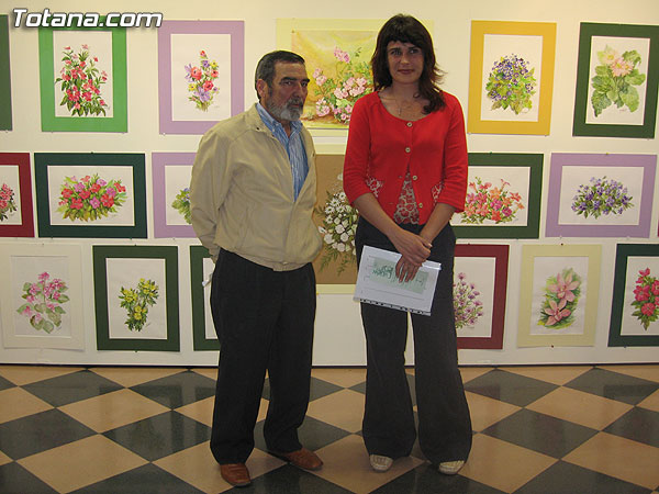 LA CONCEJAL DE CULTURA INAUGURA LA EXPOSICIÓN DE PINTURA DE FRANCISCO ALARTE ENTRE FLORES Y FRUTOS, Foto 1