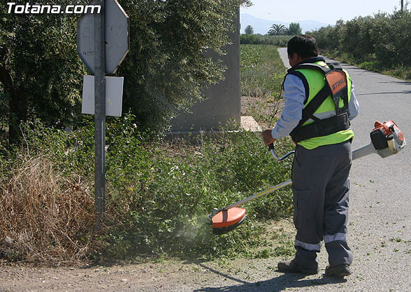 SE PONE EN MARCHA LA BRIGADA MUNICIPAL PARA EL ARREGLO, MANTENIMIENTO Y CONSERVACIÓN DE LA RED VIARIA DE CAMINOS RURALES DE LA LOCALIDAD (2008), Foto 1