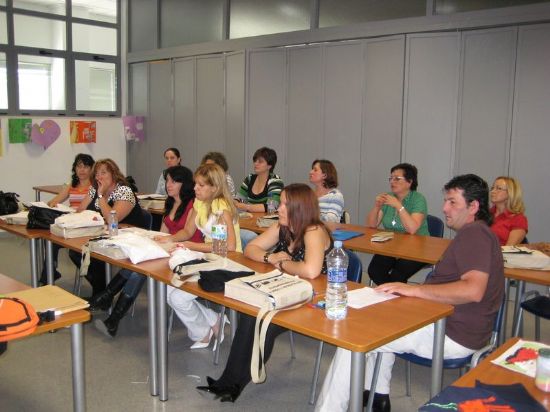 SE CLASURA EL CURSO DE “ATENCIÓN Y CUIDADO A PERSONAS DEPENDIENTES”, DIRIGIDO A DESEMPLEADOS, QUE SE HA IMPARTIDO EN EL CENTRO DE DESARROLLO LOCAL, Foto 4