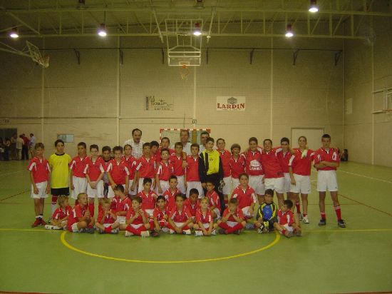 EL ALCALDE RECIBE LA DISTINCIÓN DE SOCIO DE HONOR DEL CLUB DEPORTIVO PARETÓN EN EL ACTO DE CLAUSURA DEL CURSO DE ESTA ENTIDAD, Foto 1
