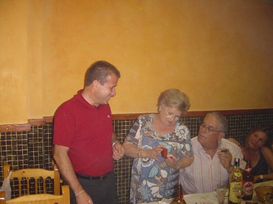 FUNCIONARIOS AYUNTAMIENTO DE TOTANA RINDEN HOMENAJE A LA TRABAJADORA MARIANA CÁNOVAS SARABIA CON MOTIVO DE SU JUBILACIÓN , Foto 1