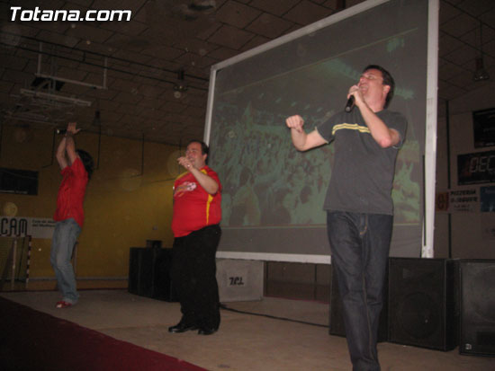 EXCEPCIONAL AMBIENTE EN LAS GRADAS DEL PABELLÓN MANOLO IBAÑEZ CON MOTIVO DE LA TRANSMISIÓN DEL PARTIDO ESPAÑA-FRANCIA, Foto 2