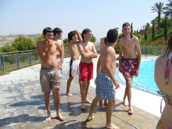 UN GRUPO DE NIÑOS Y JÓVENES DE LOS PROYECTOS DE DINAMIZACIÓN Y PROMOCIÓN EDUCATIVA REALIZAN EN UN VIAJE AL PARQUE ACUÁTICO DE VERA, Foto 3
