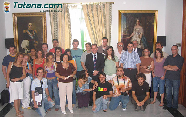 EL ALCALDE Y EL DIRECTOR GENERAL DE ARTESANÍA CLAUSURAN II ENCUENTRO DE JÓVENES DISEÑADORES Y ARTESANOS DE TOTANA   , Foto 1