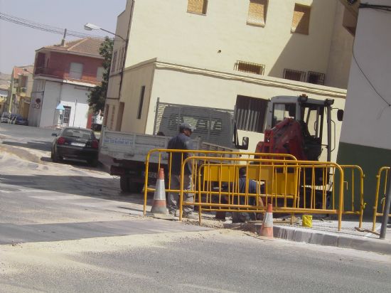 DAN COMIENZO VARIAS OBRAS PARA LA MEJORA DEL ALUMBRADO PÚBLICO Y LA SUPRESIÓN DE BARRERAS ARQUITECTÓNICAS Y URBANÍSTICAS EN TOTANA, Foto 1