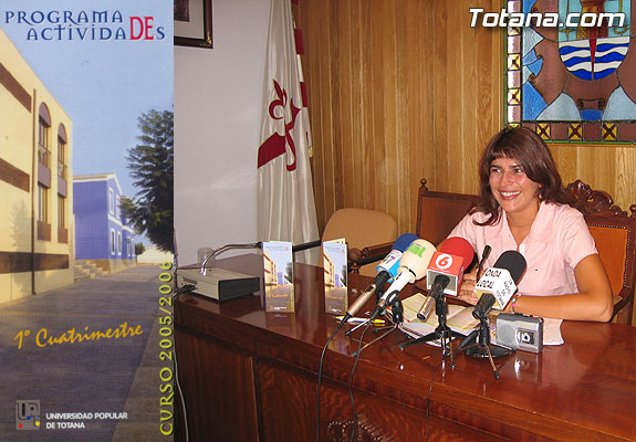 LA CONCEJALÍA DE CULTURA PRESENTA EL PROGRAMA DE ACTIVIDADES DE LA UNIVERSIDAD POPULAR PARA EL CURSO 2005/2006  , Foto 1