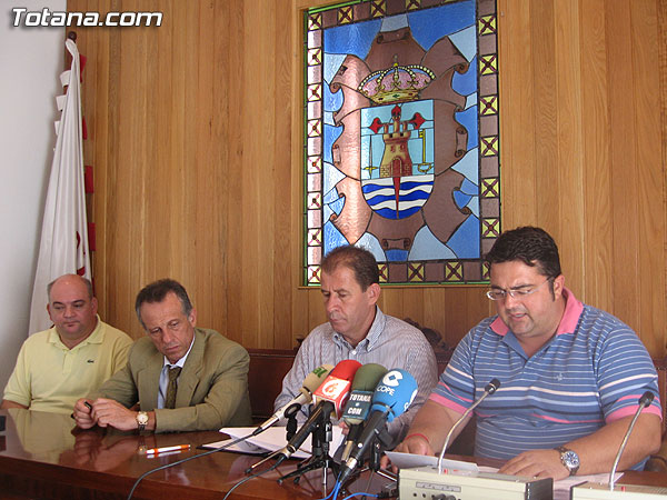 EL AYUNTAMIENTO Y CRUZ ROJA ESPAÑOLA SUSCRIBEN UN CONVENIO PARA EL MANTENIMIENTO DEL PROYECTO DE TELEASISTENCIA DOMICILIARIA   (28/9/2006), Foto 1