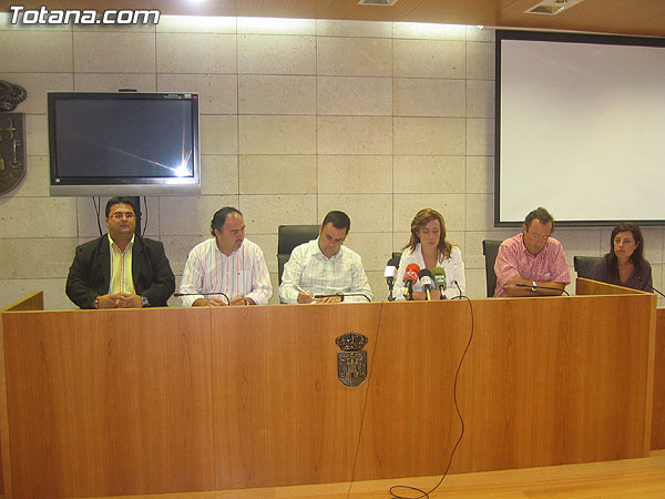 EL EQUIPO DE GOBIERNO OFRECIÓ UNA RUEDA DE PRENSA PARA HACER UN BALANCE DE LOS PRIMEROS 100 DÍAS DE GOBIERNO, Foto 1