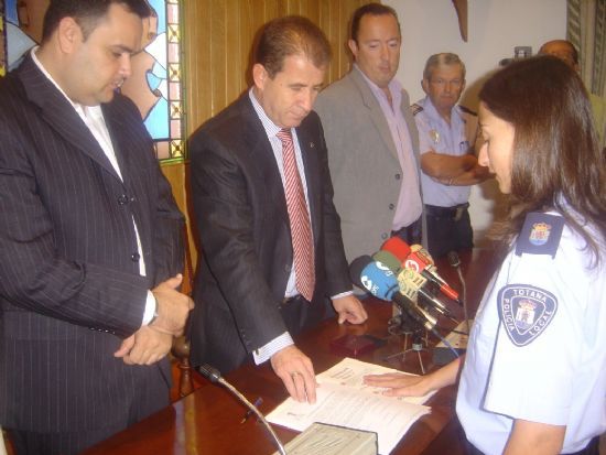 TOMA POSESIÓN MARÍA BELÉN HERNÁNDEZ, LA PRIMERA MUJER QUE SE INCORPORA A LA PLANTILLA DE LA POLICÍA LOCAL DE TOTANA  , Foto 1