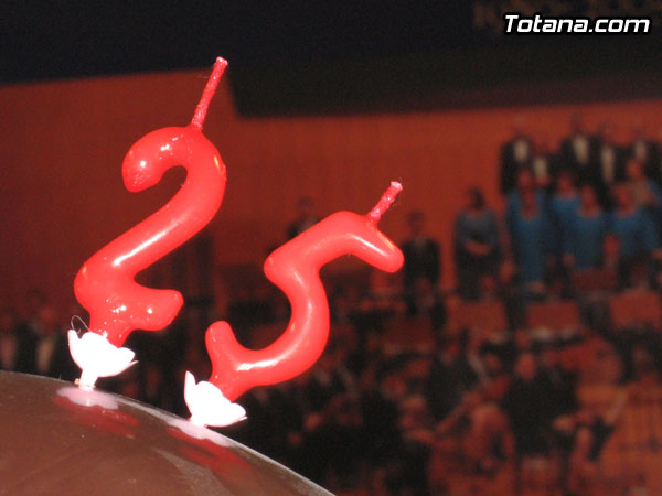 LA AGRUPACIÓN MUSICAL DE TOTANA ENTREGA LA INSIGNIA DE ORO AL AYUNTAMIENTO CON MOTIVO DE SU XXV ANIVERSARIO , Foto 1