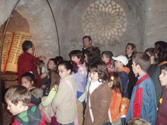 MÁS DE SESENTA NIÑ@S Y JÓVENES PARTICIPAN EN LA EXCURSIÓN “LORCA, TALLER DEL TIEMPO” ORGANIZADA POR EL COLECTIVO PARA LA PROMOCIÓN SOCIAL “EL CANDIL”, Foto 4